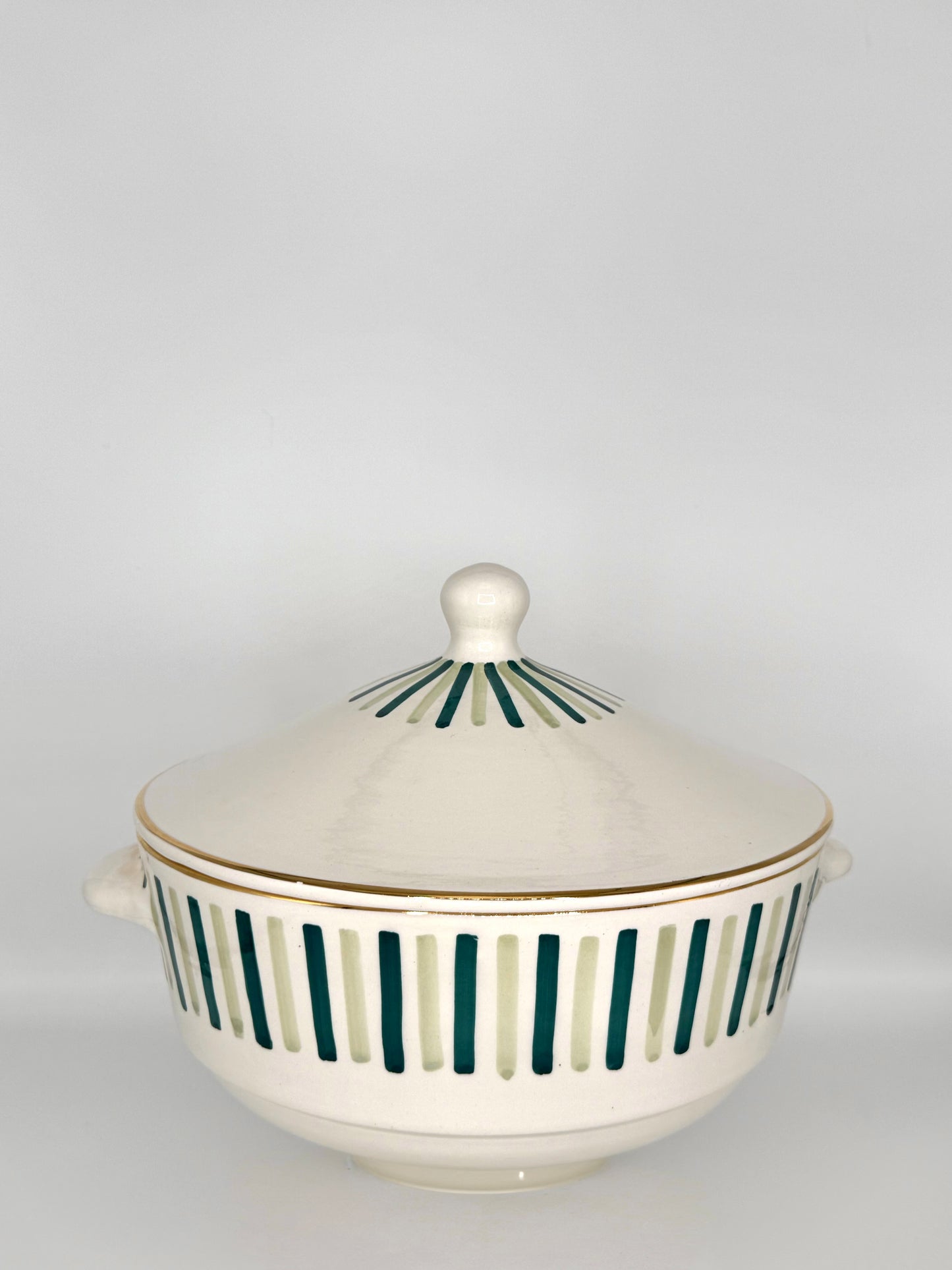 Soup tureen