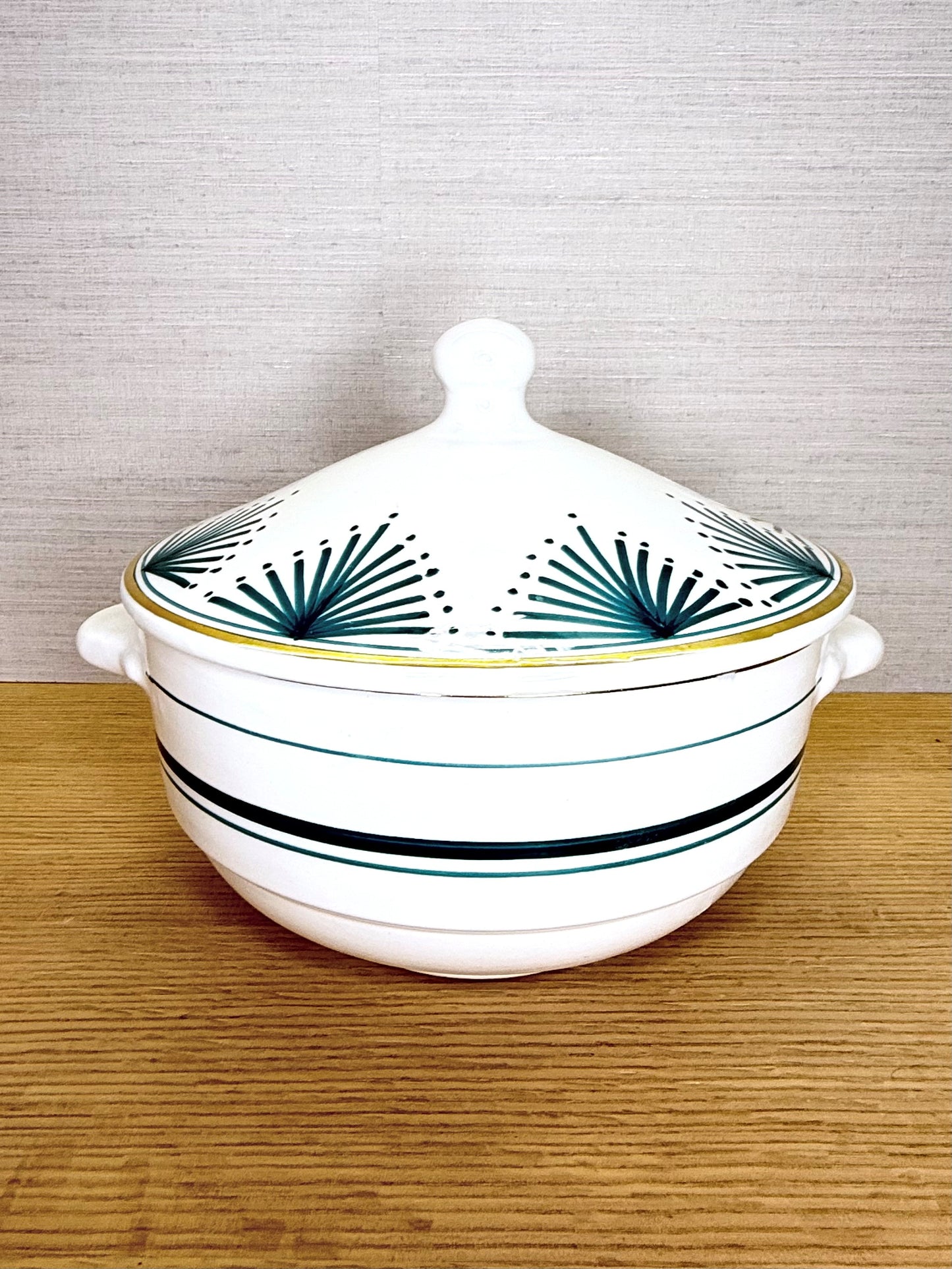 Soup tureen