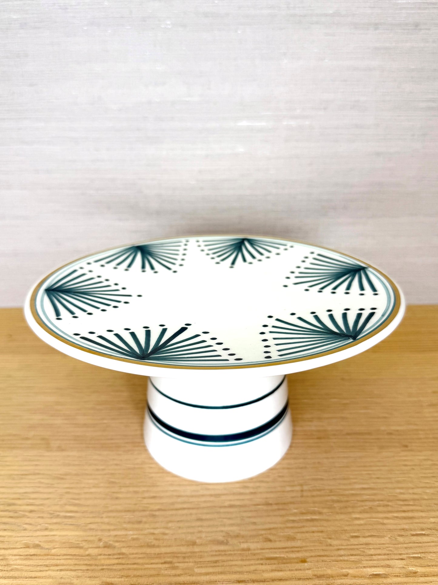 Cake stand